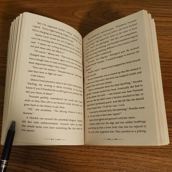 Bundle of 3 Scholastics "Wings of Fire" books. In very good used condition. - Picture 8 of 16